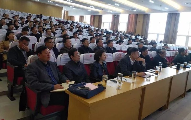 成人学历提升:选择在职研究生还是网络教育